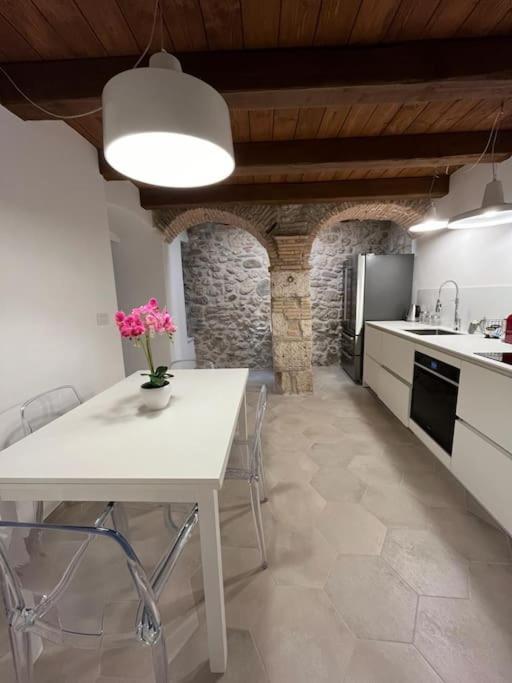 Charme In Centro With Private Parking Apartamento Ascoli Piceno Exterior foto